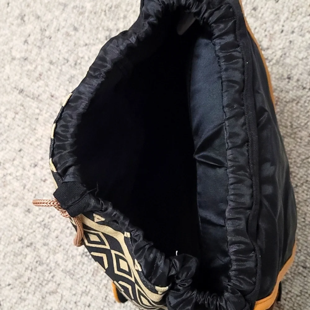 Backpack - Picture 3 of 6